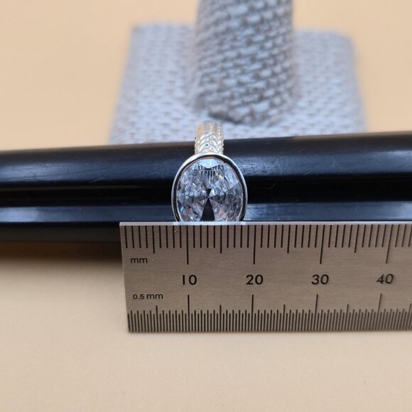 Size 7.25 Sterling Silver Quality Large Oval Cubic Zirconia Ring A4514 - Picture 8 of 9